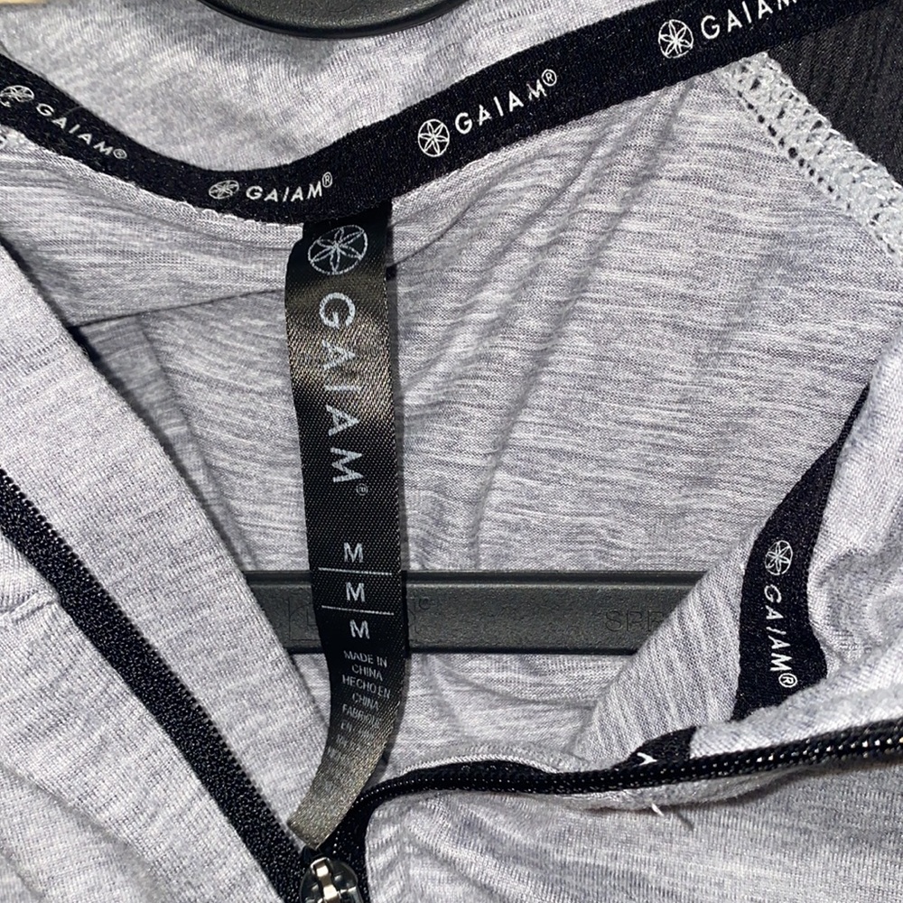 🎈Light & dark grey pullover! - Picture 7 of 7